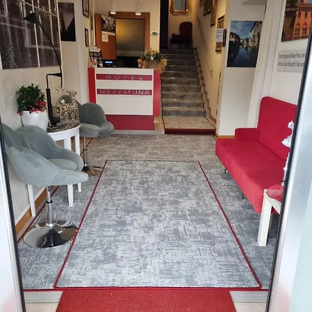 Hotel Mezzaluna-2